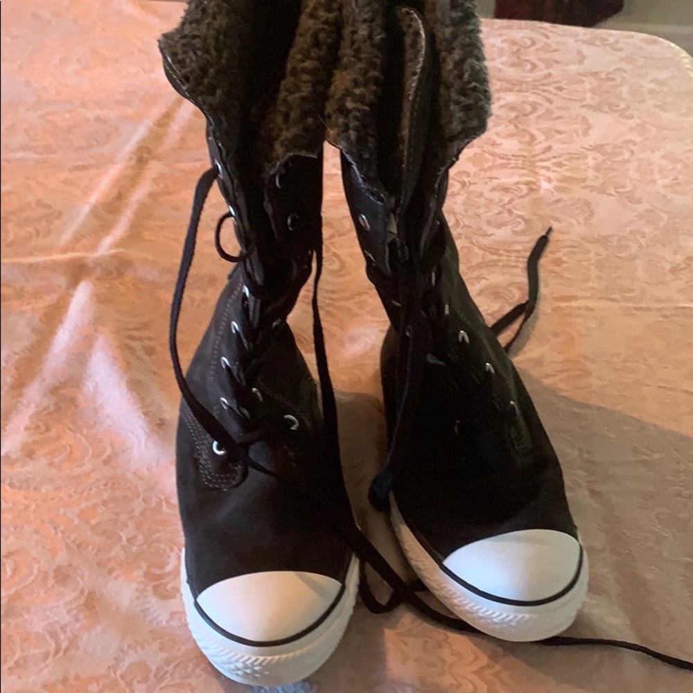 Woman’s converse all star boots